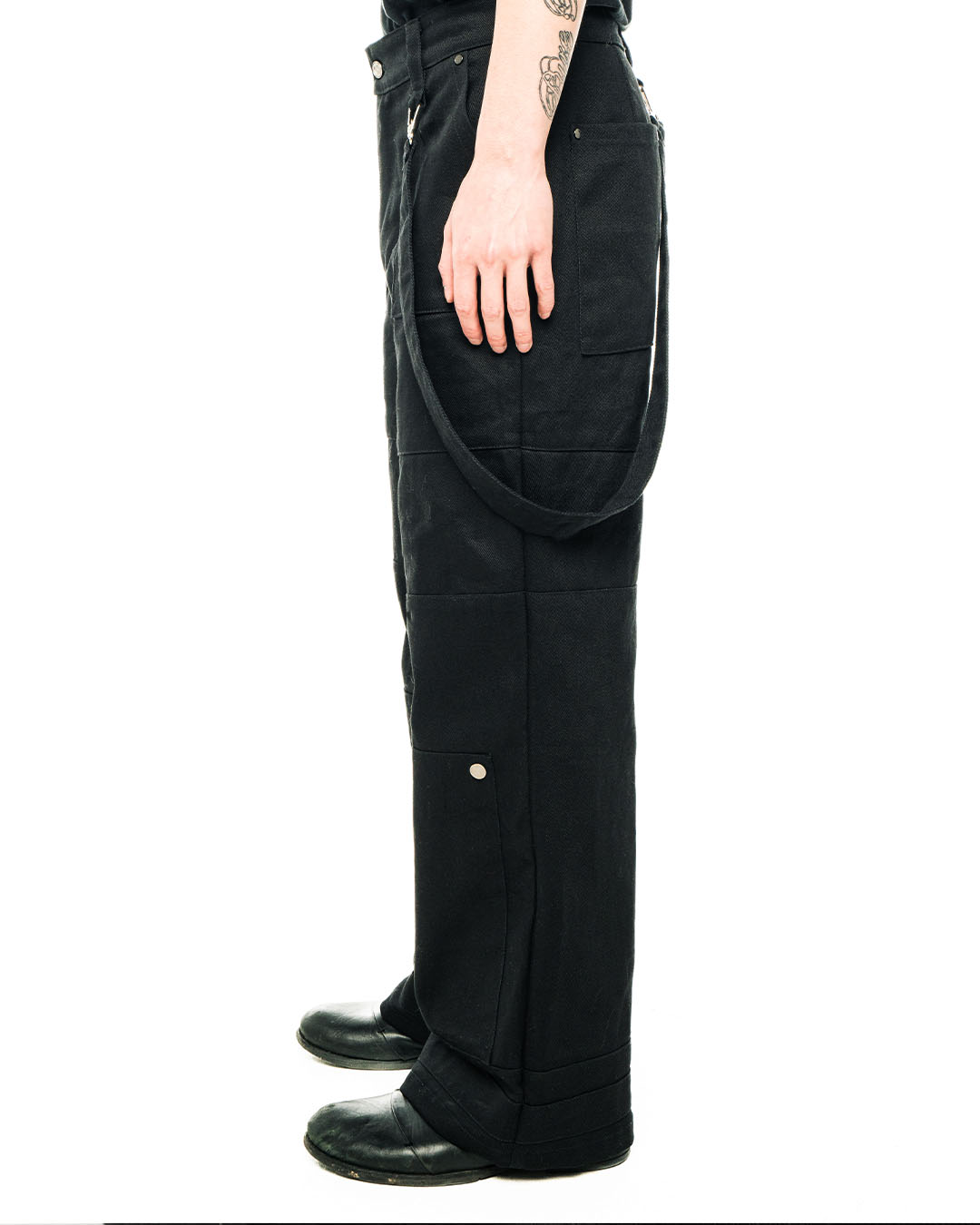 FORCE PANT on-body fit view