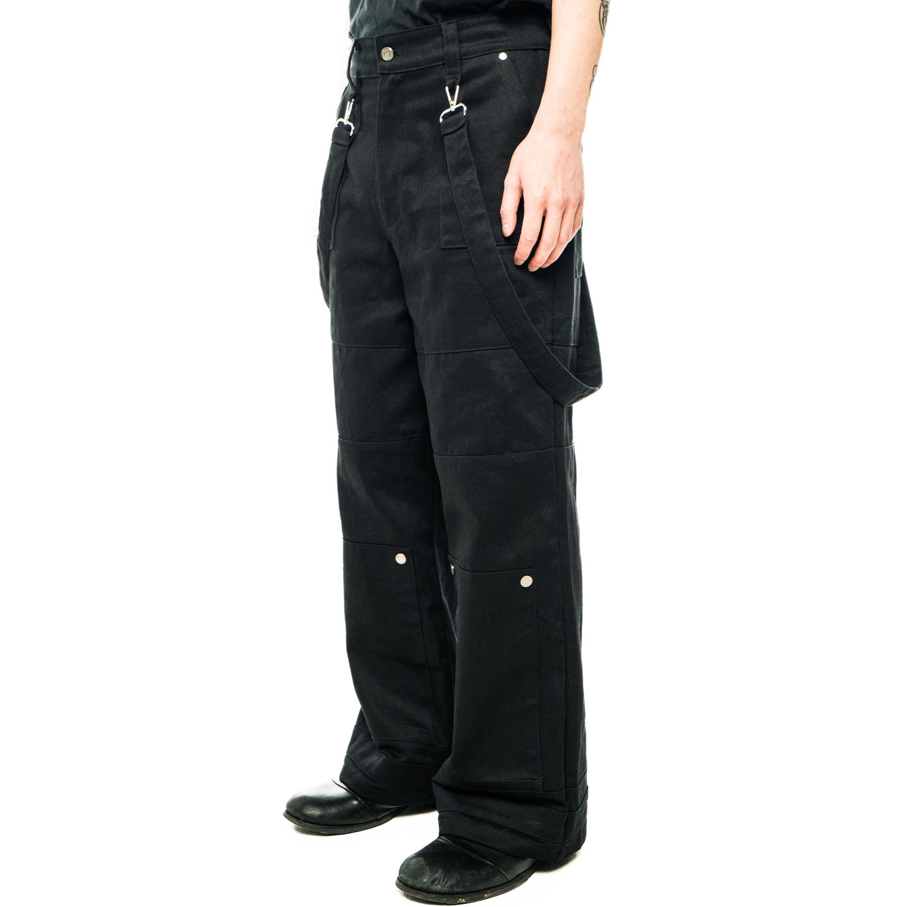 Second on-body view of the Force Pant in size M.