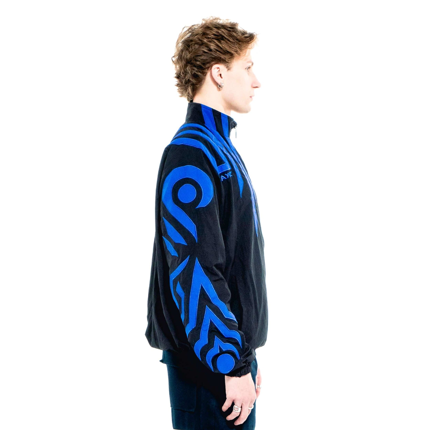 Back on-body view of the blue Karma Jacket with sizing guidance.