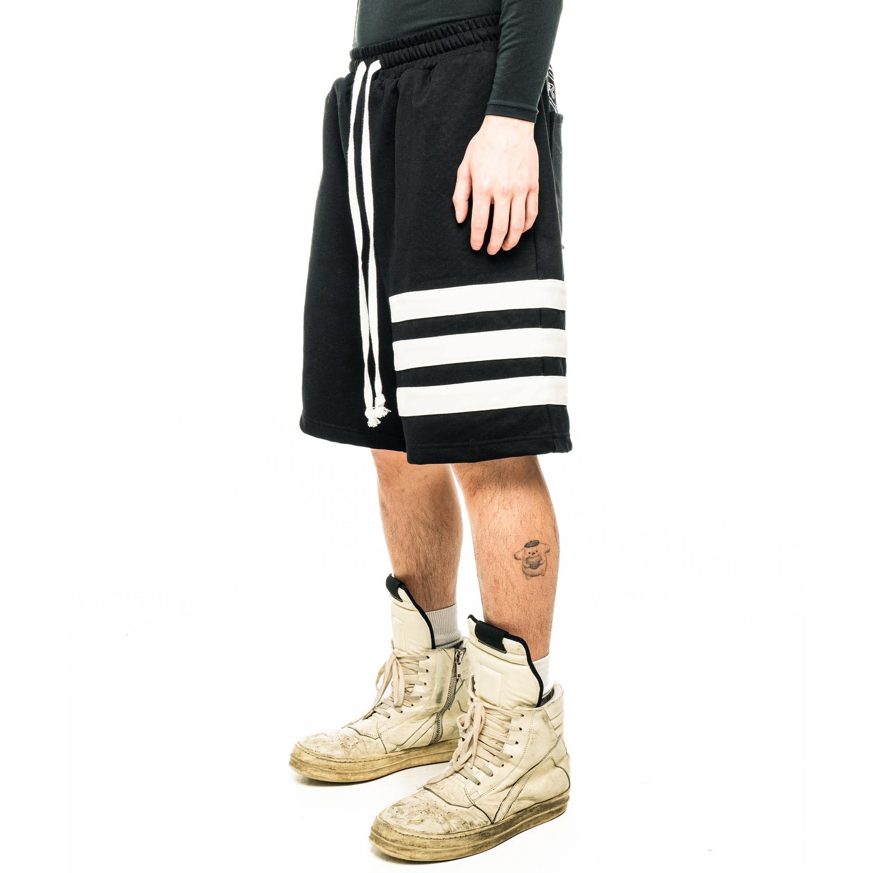 Second on-body view of the Kid Short in size M.