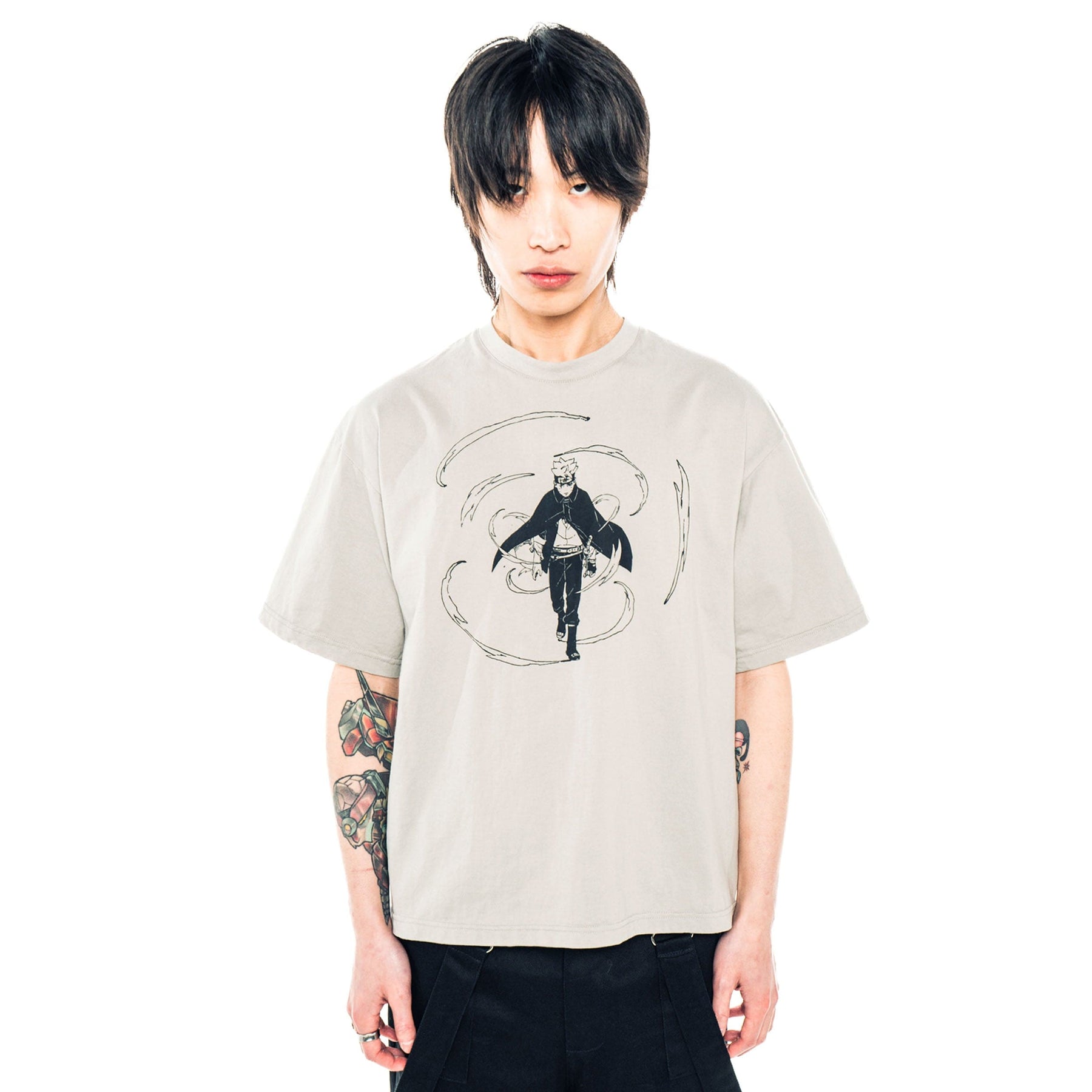 Daine wearing the Vortex Tee in size L.