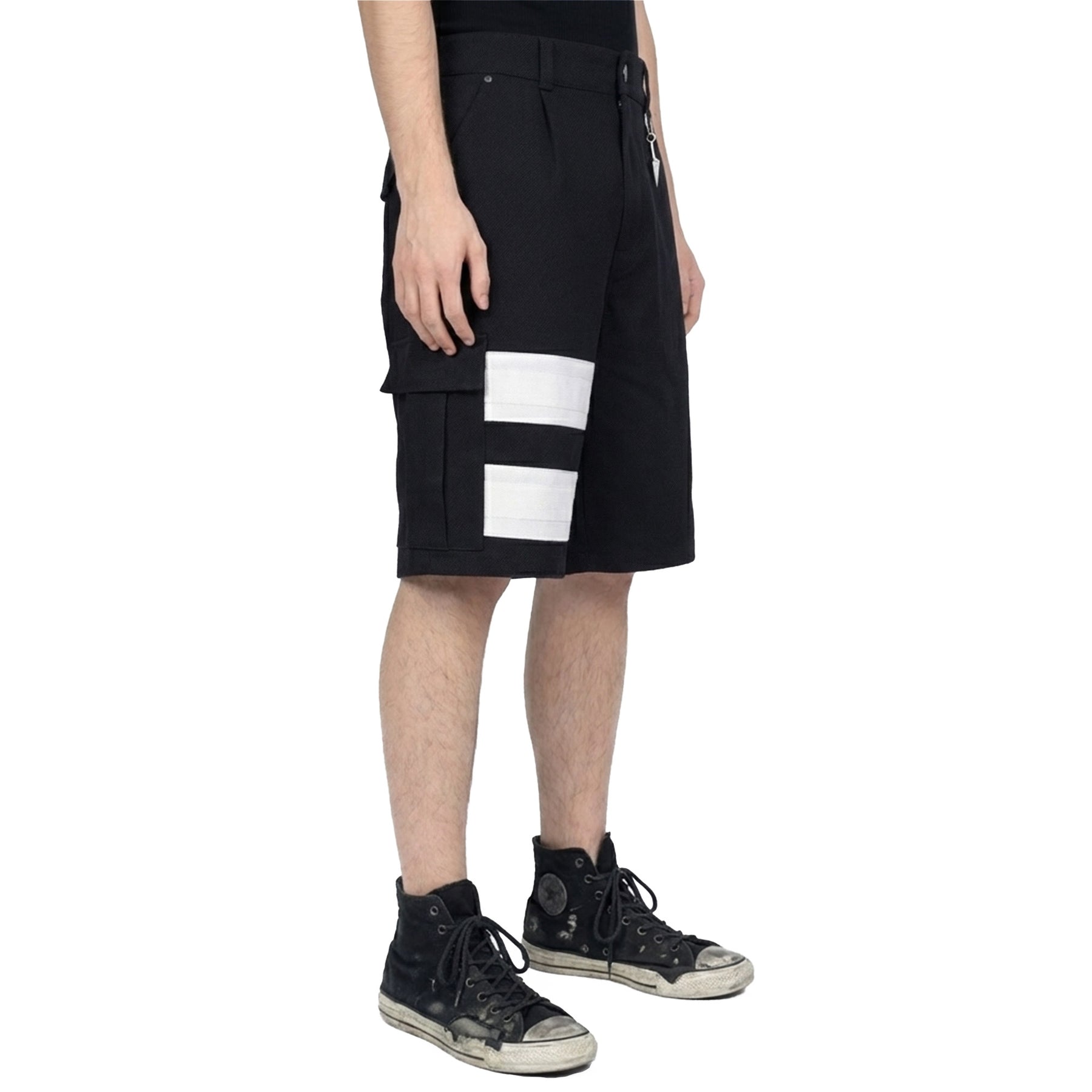 Side on-body view of the Shinobi Cargo Short with sizing guidance.