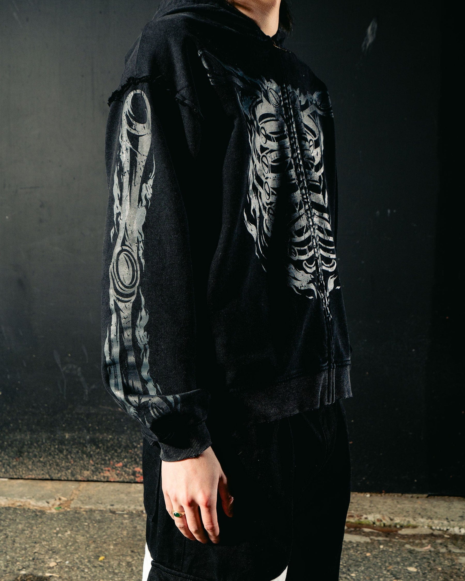SUSANOO HOODIE on-body fit view